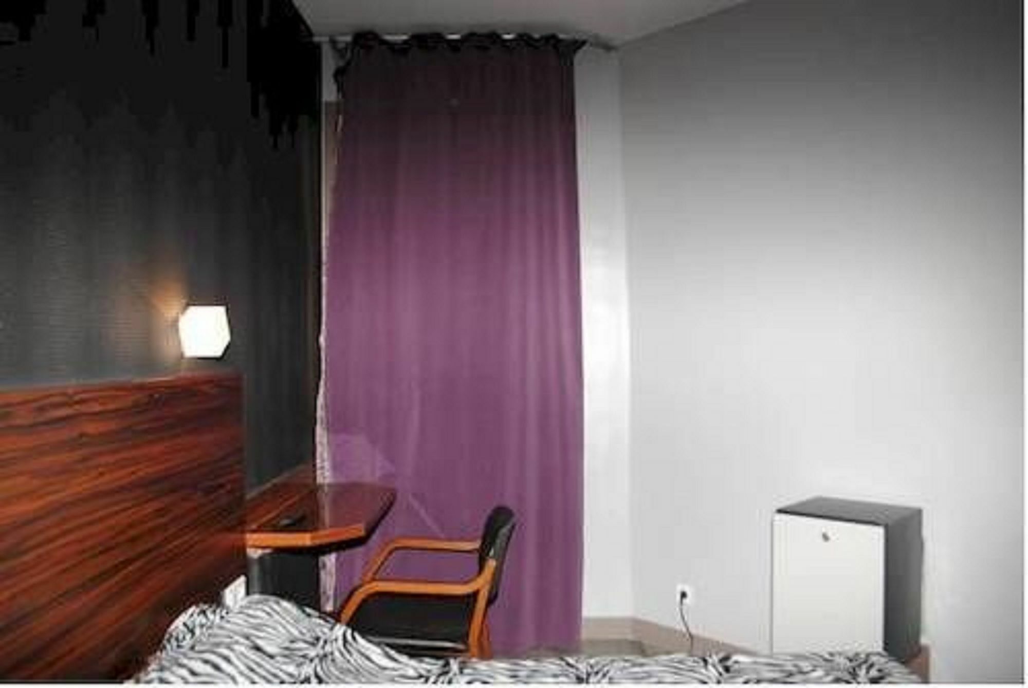 Hotel De Menilmontant Paris Bagian luar foto